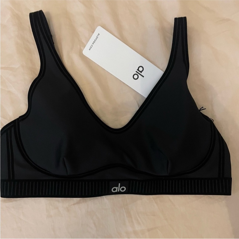 ALO Yoga Black Performance Sports Bra